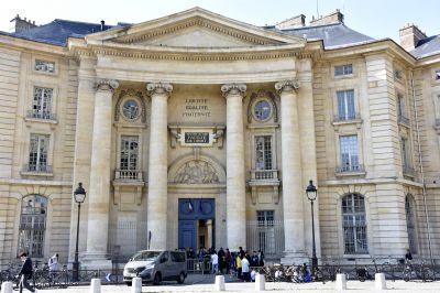 GeneviÃ¨ve
bouchon Ã  la FacultÃ© de Droit Ã  Paris
