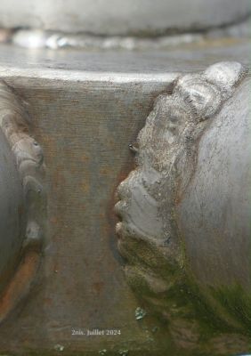 Détail ... figuratif !
2nis 
