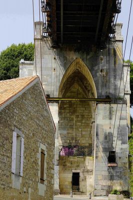 Betty
Sous le pont de Thonnay-Charente
